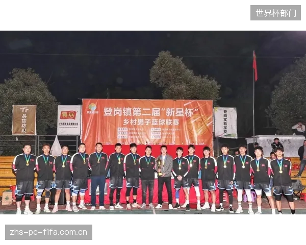 上海久事男篮凭借23连胜的统治级表现,时隔24年重夺常规赛冠军。 上海久事男篮凭借23连胜的统治级表现,时隔24年重夺常规赛冠军。